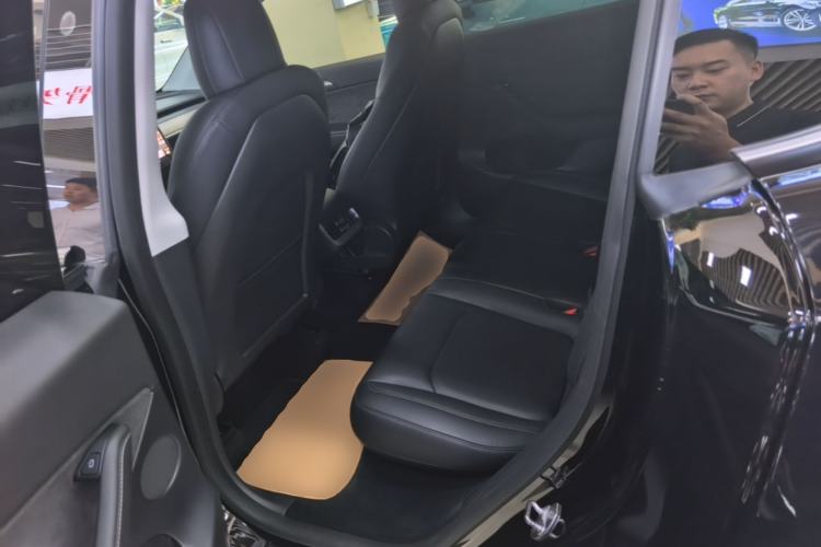 Used Tesla Model Y 2021 Standard Range Rear-Wheel Drive Version Left Rear Seat