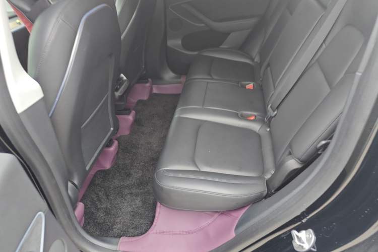 Used Tesla Model Y 2021 Long-Range All-Wheel-Drive Version Left Rear Seat