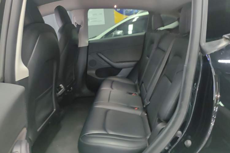 Used Tesla Model Y 2021 Standard Range Rear-Wheel Drive Version Left Rear Seat