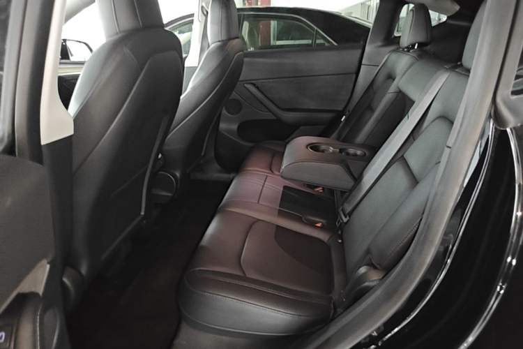 Used Tesla Model Y 2021 Revised Version 2 Long-Range All-Wheel-Drive Edition Left Rear Seat