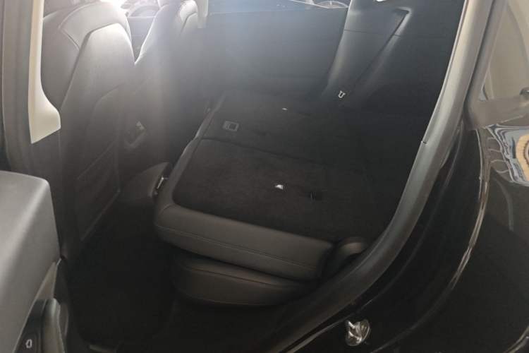 Used Tesla Model Y 2021 Standard Range Rear-Wheel Drive Version Left Rear Seat
