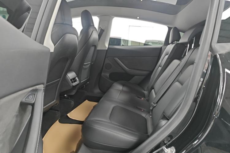 Used Tesla Model Y 2021 Long-Range All-Wheel-Drive Version Left Rear Seat