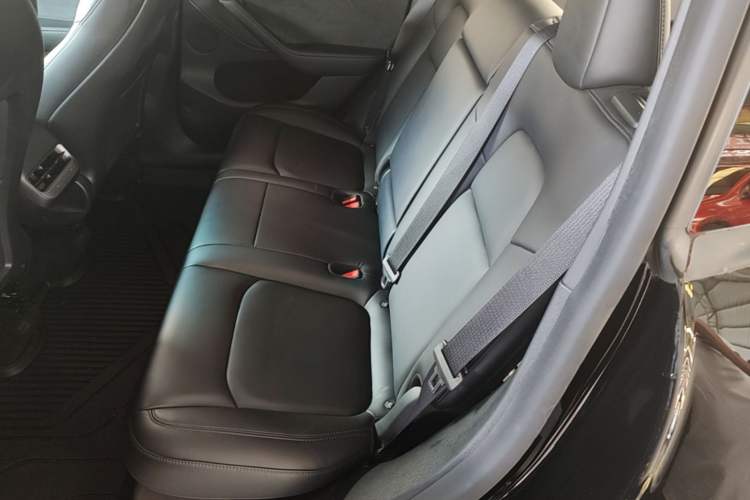 Used Tesla Model Y 2021 Standard Range Rear-Wheel Drive Version Left Rear Seat