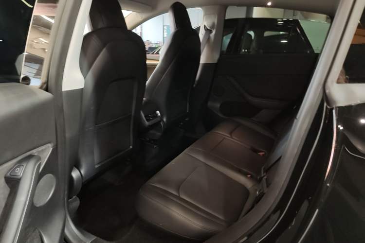 Used Tesla Model Y 2021 Long-Range All-Wheel-Drive Version Left Rear Seat