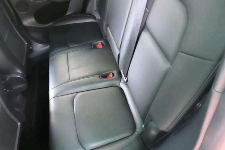Used Tesla Model Y 2021 Revised Version 2 Long-Range All-Wheel-Drive Edition Left Rear Seat