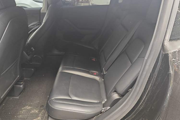 Used Tesla Model Y 2021 Standard Range Rear-Wheel Drive Version Left Rear Seat