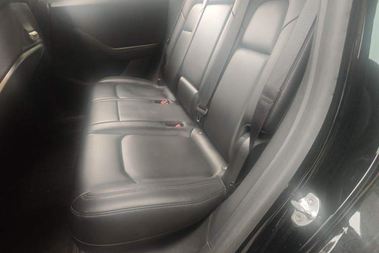 Used Tesla Model Y 2021 Standard Range Rear-Wheel Drive Version Left Rear Seat