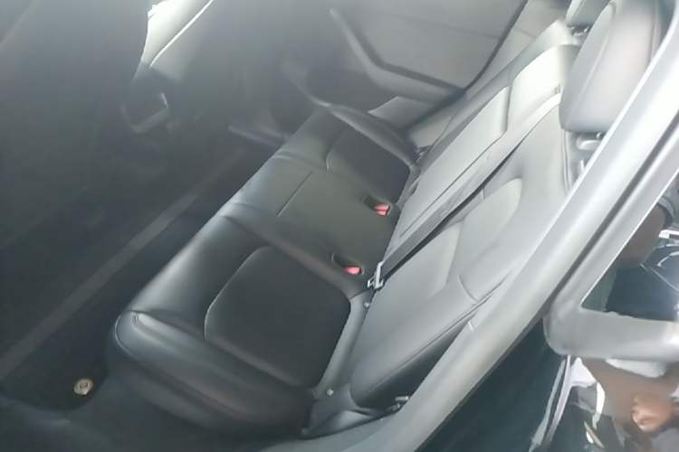 Used Tesla Model Y 2021 Standard Range Rear-Wheel Drive Version Left Rear Seat