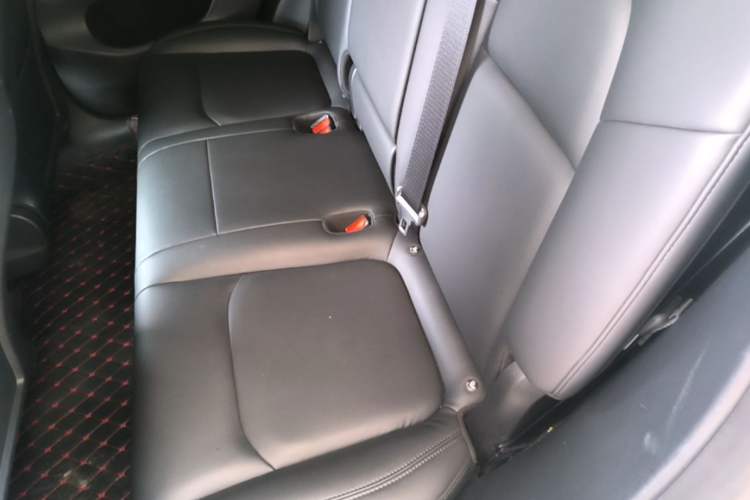 Used Tesla Model Y 2021 Long-Range All-Wheel-Drive Version Left Rear Seat