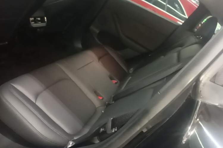 Used Tesla Model Y 2021 Revised Version 2 Long-Range All-Wheel-Drive Edition Left Rear Seat