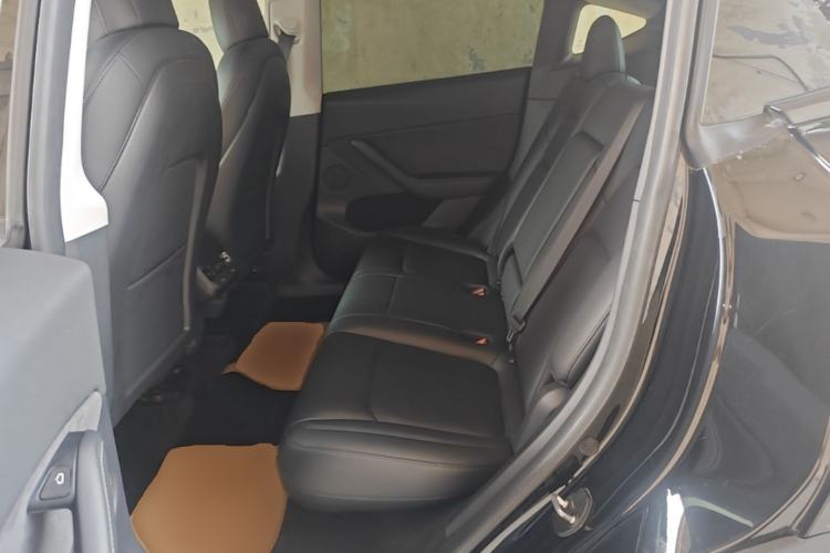 Used Tesla Model Y 2021 Long-Range All-Wheel-Drive Version Left Rear Seat