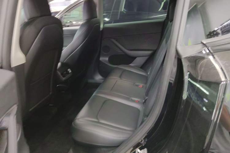 Used Tesla Model Y 2021 Standard Range Rear-Wheel Drive Version Left Rear Seat