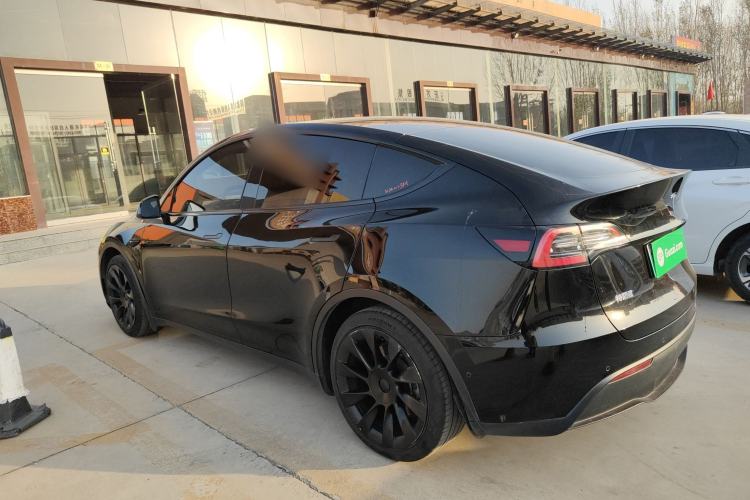 Used Tesla Model Y 2021 Long-Range All-Wheel-Drive Version Left Side