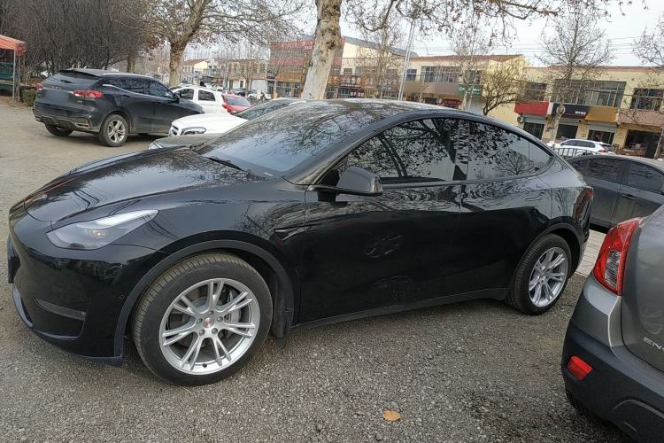 Used Tesla Model Y 2021 Standard Range Rear-Wheel Drive Version Left Side