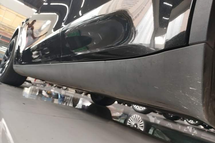 Used Tesla Model Y 2021 Long-Range All-Wheel-Drive Version Left Side Sill