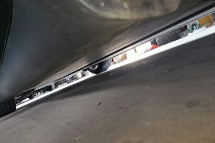 Used Tesla Model Y 2021 Standard Range Rear-Wheel Drive Version Left Side Sill