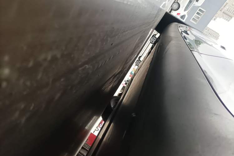 Used Tesla Model Y 2021 Standard Range Rear-Wheel Drive Version Left Side Sill