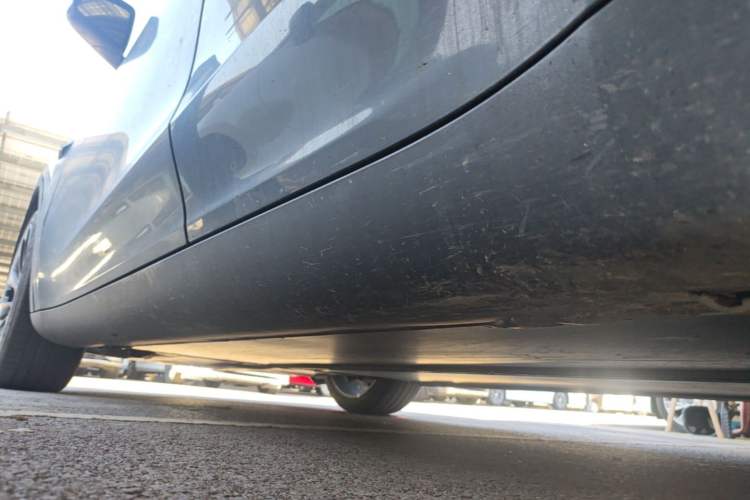 Used Tesla Model Y 2021 Standard Range Rear-Wheel Drive Version Left Side Sill