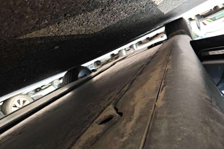Used Tesla Model Y 2021 Long-Range All-Wheel-Drive Version Left Side Sill
