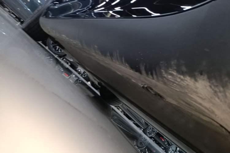 Used Tesla Model Y 2021 Standard Range Rear-Wheel Drive Version Left Side Sill