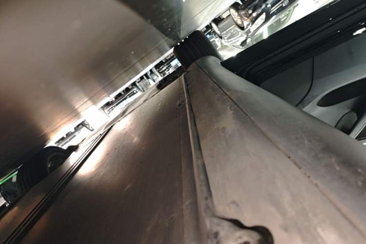 Used Tesla Model Y 2021 Long-Range All-Wheel-Drive Version 3D7 Left Side Sill