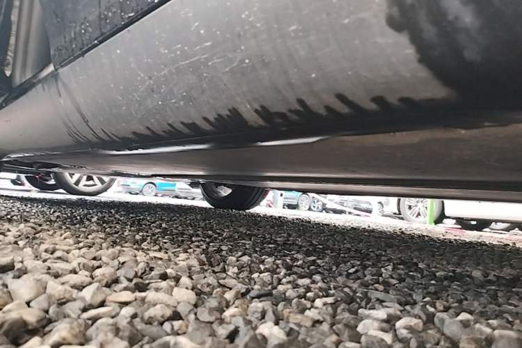 Used Tesla Model Y 2021 Standard Range Rear-Wheel Drive Version Left Side Sill