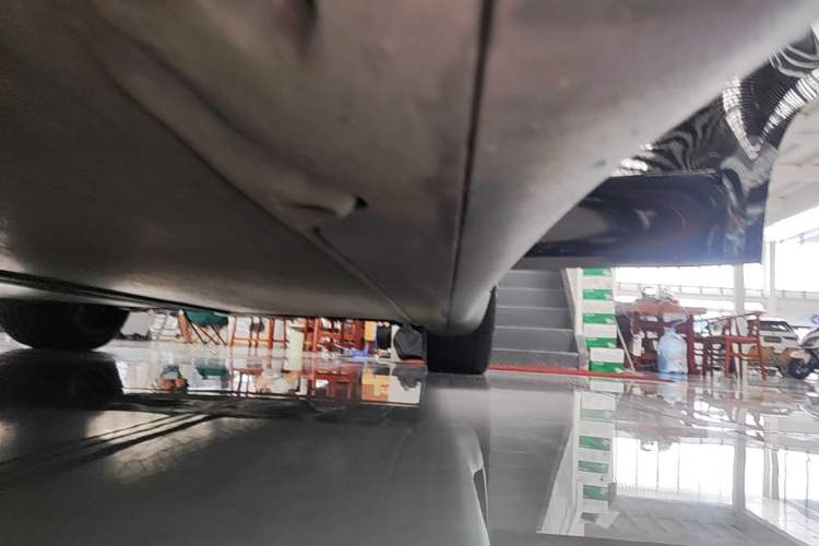 Used Tesla Model Y 2021 Standard Range Rear-Wheel Drive Version Left Side Sill