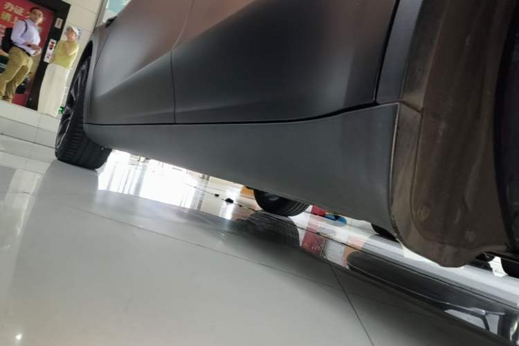 Used Tesla Model Y 2021 Long-Range All-Wheel-Drive Version Left Side Sill