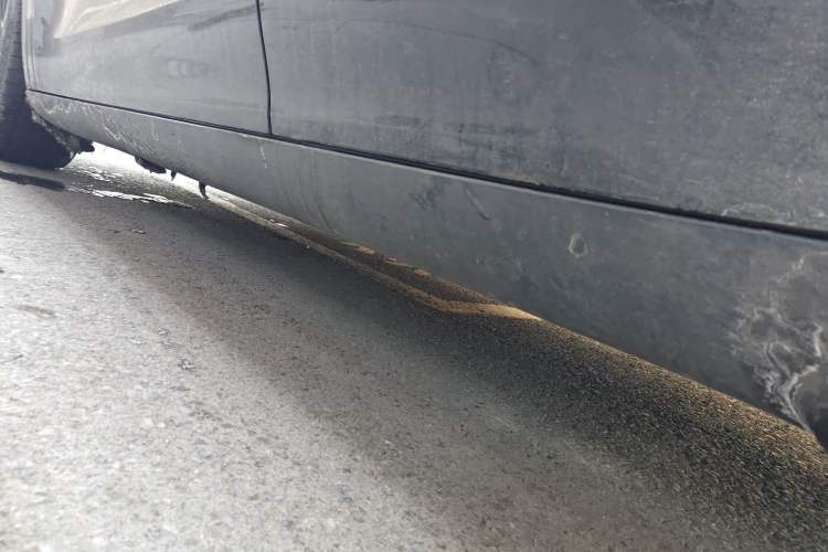 Used Tesla Model Y 2021 Long-Range All-Wheel-Drive Version Left Side Sill