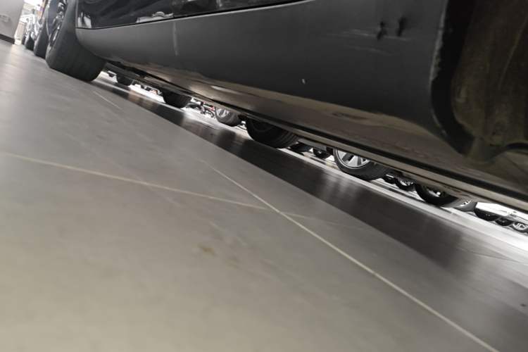 Used Tesla Model Y 2021 Long-Range All-Wheel-Drive Version 3D7 Left Side Sill