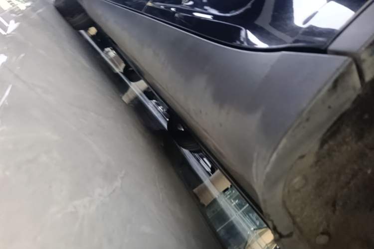 Used Tesla Model Y 2021 Standard Range Rear-Wheel Drive Version Left Side Sill