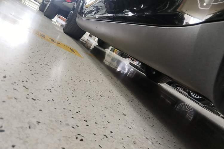 Used Tesla Model Y 2021 Standard Range Rear-Wheel Drive Version Left Side Sill