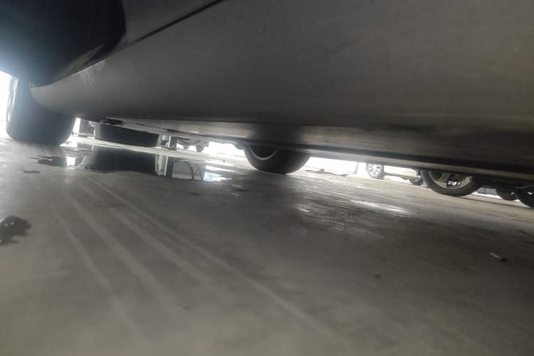Used Tesla Model Y 2021 Standard Range Rear-Wheel Drive Version Left Side Sill