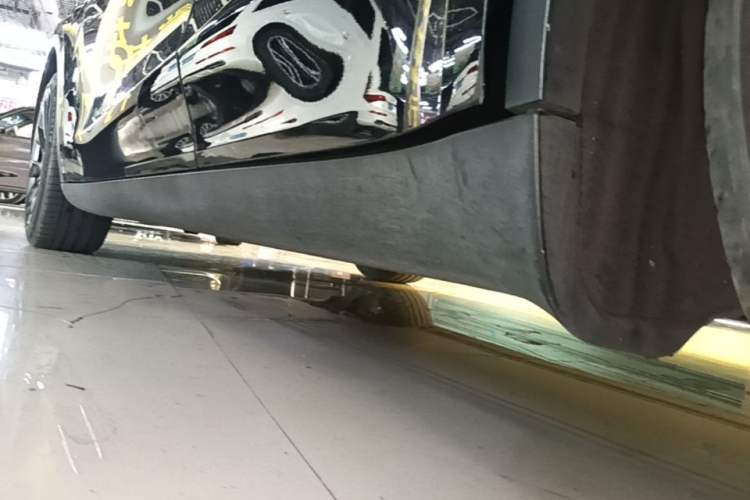 Used Tesla Model Y 2021 Standard Range Rear-Wheel Drive Version Left Side Sill
