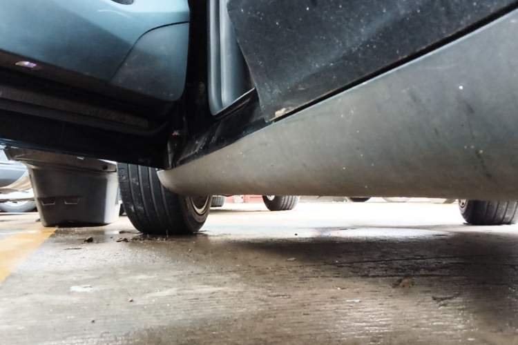 Used Tesla Model Y 2021 Standard Range Rear-Wheel Drive Version Left Side Sill
