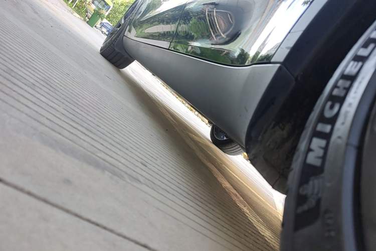 Used Tesla Model Y 2021 Standard Range Rear-Wheel Drive Version Left Side Sill