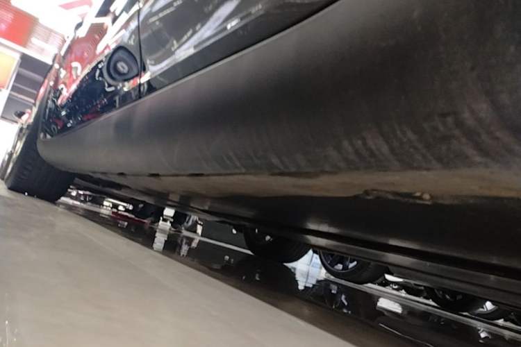 Used Tesla Model Y 2021 Long-Range All-Wheel-Drive Version Left Side Sill