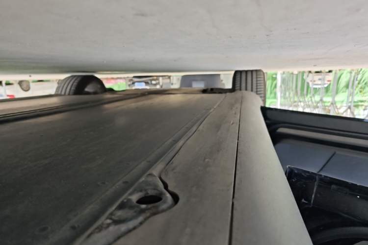Used Tesla Model Y 2021 Standard Range Rear-Wheel Drive Version Left Side Sill
