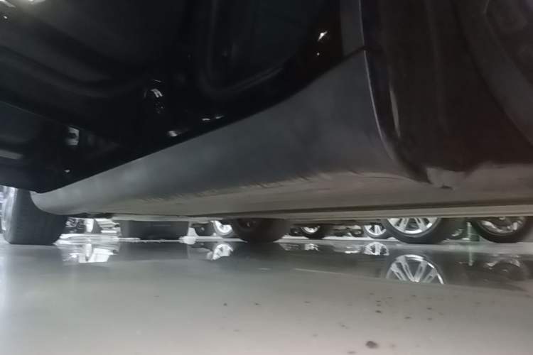 Used Tesla Model Y 2021 Standard Range Rear-Wheel Drive Version Left Side Sill