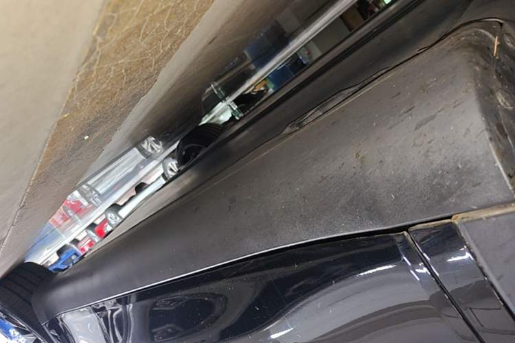 Used Tesla Model Y 2021 Standard Range Rear-Wheel Drive Version Left Side Sill