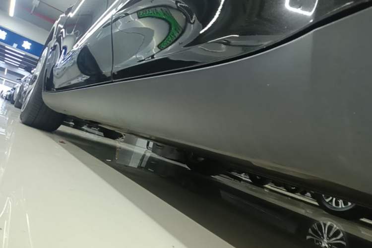 Used Tesla Model Y 2021 Long-Range All-Wheel-Drive Version 3D7 Left Side Sill