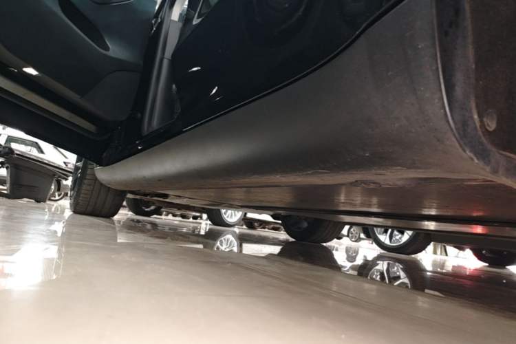 Used Tesla Model Y 2021 Standard Range Rear-Wheel Drive Version Left Side Sill