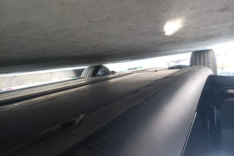 Used Tesla Model Y 2021 Standard Range Rear-Wheel Drive Version Left Side Sill