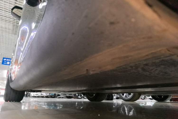 Used Tesla Model Y 2021 Long-Range All-Wheel-Drive Version 3D7 Left Side Sill