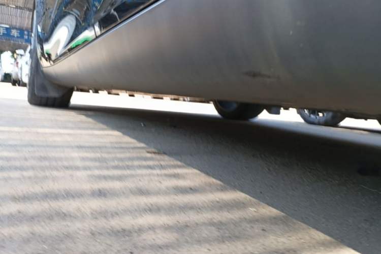 Used Tesla Model Y 2021 Long-Range All-Wheel-Drive Version Left Side Sill