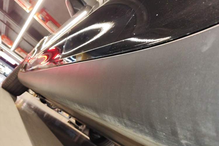Used Tesla Model Y 2021 Long-Range All-Wheel-Drive Version 3D7 Left Side Sill