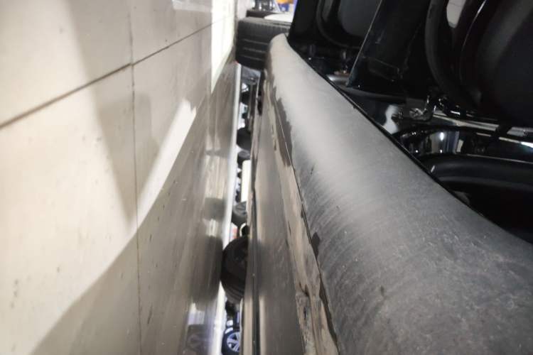 Used Tesla Model Y 2021 Standard Range Rear-Wheel Drive Version Left Side Sill