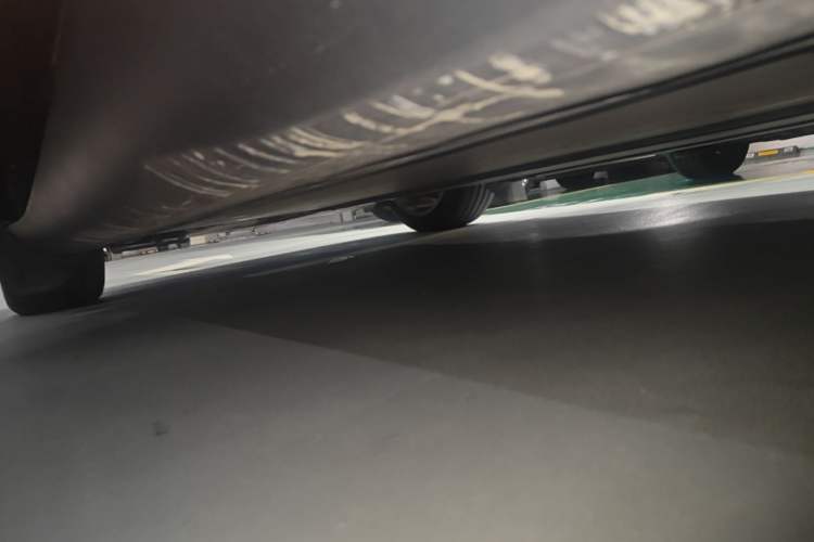 Used Tesla Model Y 2021 Long-Range All-Wheel-Drive Version Left Side Sill