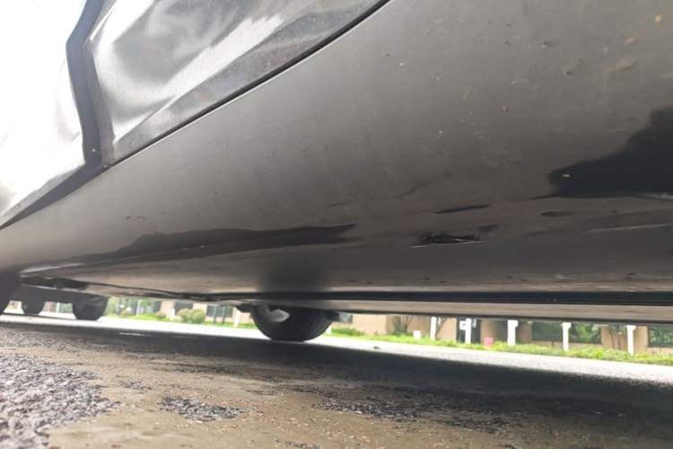 Used Tesla Model Y 2021 Standard Range Rear-Wheel Drive Version Left Side Sill