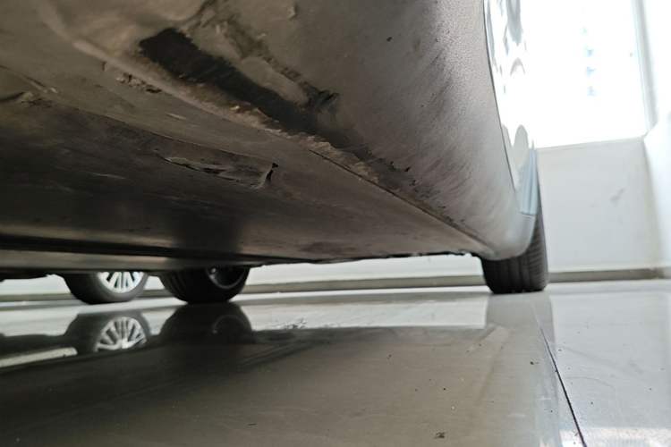 Used Tesla Model Y 2021 Standard Range Rear-Wheel Drive Version Left Side Sill